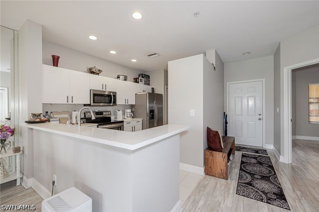 200 Vintage CIR 103, Naples, FL 34119