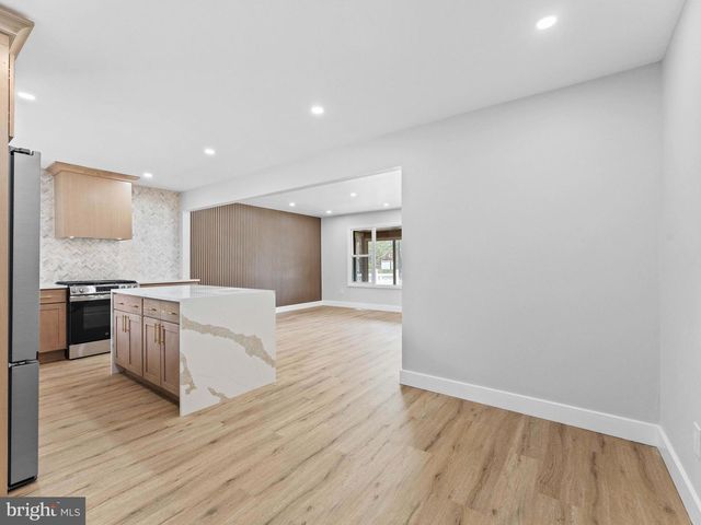 26 HOLLY RD, Clementon, NJ 08021