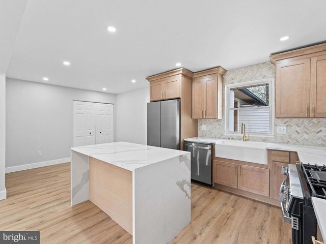 26 HOLLY RD, Clementon, NJ 08021