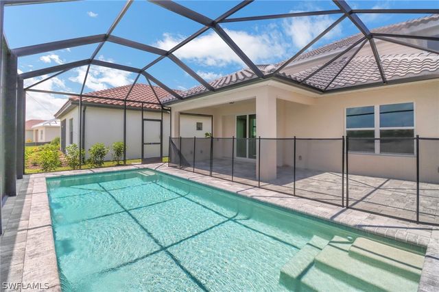 4652 Centaurus CIR, Naples, FL 34120