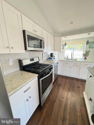 14 KENT AVE, Maple Shade, NJ 08052