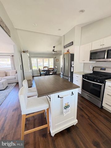 14 KENT AVE, Maple Shade, NJ 08052