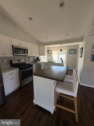 14 KENT AVE, Maple Shade, NJ 08052