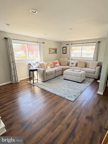 14 KENT AVE, Maple Shade, NJ 08052
