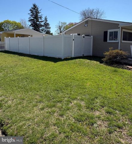 14 KENT AVE, Maple Shade, NJ 08052