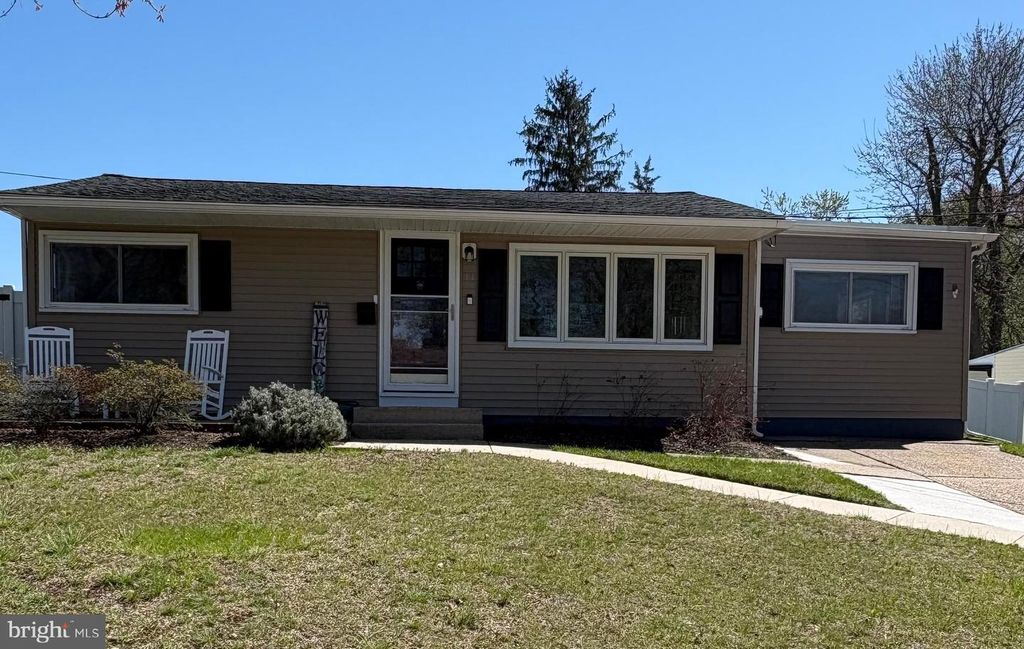 14 KENT AVE, Maple Shade, NJ 08052