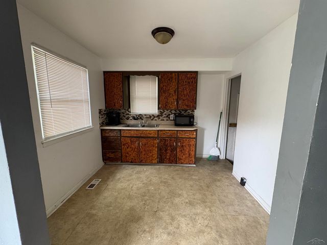 916 Mann Street, Flint, MI 48503