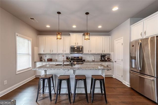 809 Joy Drive, Hoschton, GA 30548