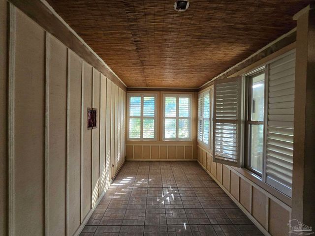 7053 Gandy Dr, Navarre, FL 32566