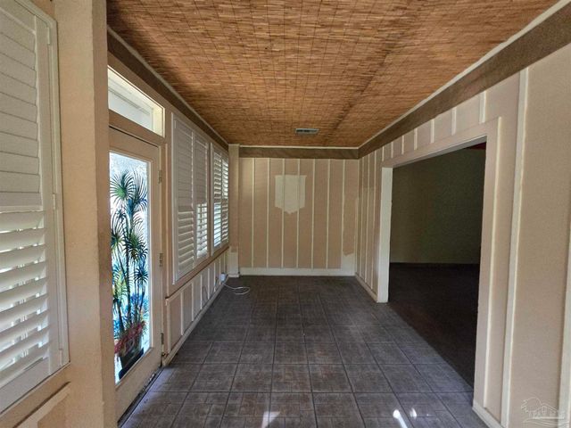 7053 Gandy Dr, Navarre, FL 32566