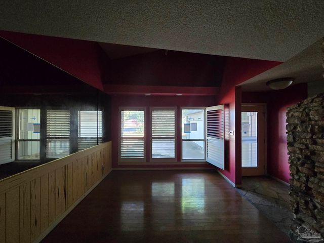 7053 Gandy Dr, Navarre, FL 32566