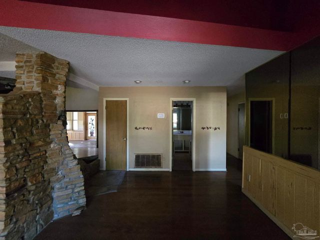 7053 Gandy Dr, Navarre, FL 32566