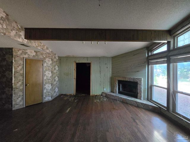 7053 Gandy Dr, Navarre, FL 32566