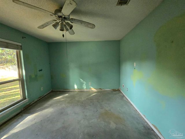 7053 Gandy Dr, Navarre, FL 32566