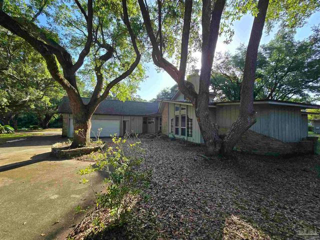 7053 Gandy Dr, Navarre, FL 32566