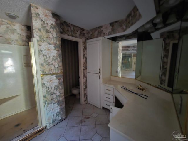 7053 Gandy Dr, Navarre, FL 32566
