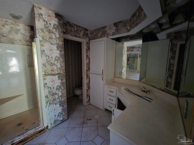 7053 Gandy Dr, Navarre, FL 32566