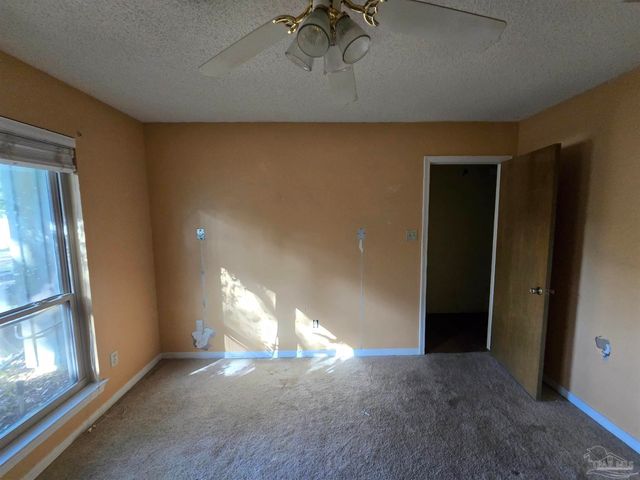 7053 Gandy Dr, Navarre, FL 32566