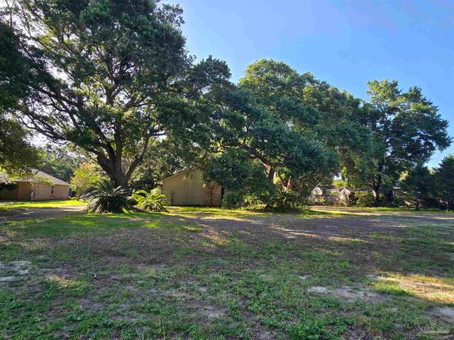 7053 Gandy Dr, Navarre, FL 32566
