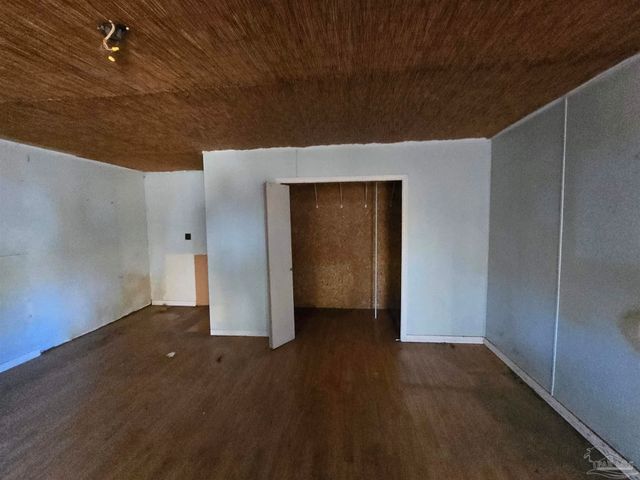 7053 Gandy Dr, Navarre, FL 32566