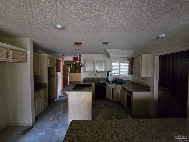 7053 Gandy Dr, Navarre, FL 32566