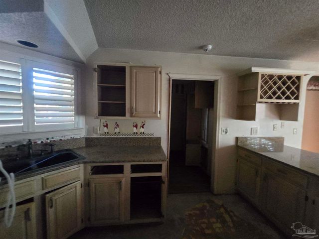 7053 Gandy Dr, Navarre, FL 32566