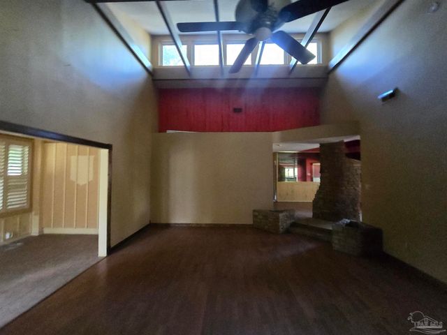 7053 Gandy Dr, Navarre, FL 32566