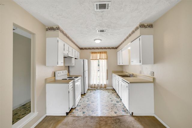 4005 Hunnington Drive, Conroe, TX 77303