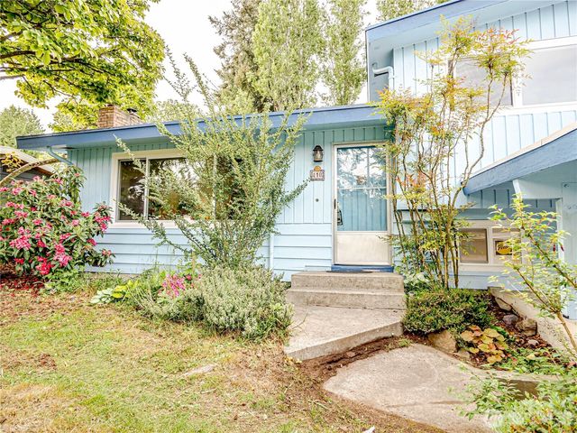 110 N 201st Street, Shoreline, WA 98133