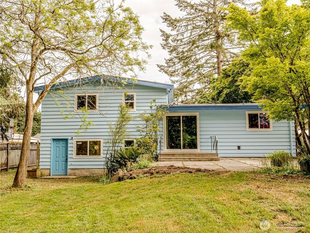 110 N 201st Street, Shoreline, WA 98133