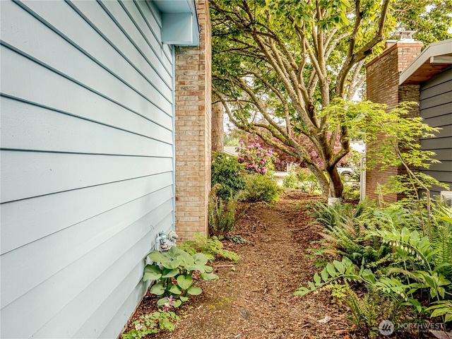 110 N 201st Street, Shoreline, WA 98133