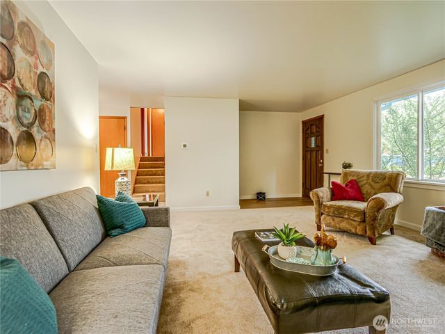 110 N 201st Street, Shoreline, WA 98133