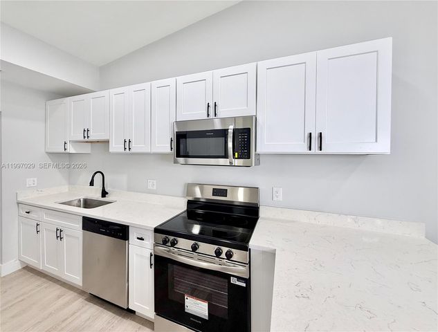 9254 NW 18th St, Pembroke Pines, FL 33024