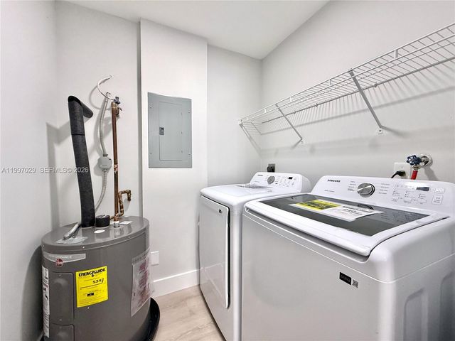 9254 NW 18th St, Pembroke Pines, FL 33024