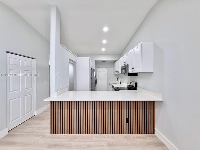 9254 NW 18th St, Pembroke Pines, FL 33024