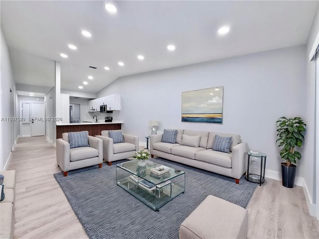 9254 NW 18th St, Pembroke Pines, FL 33024