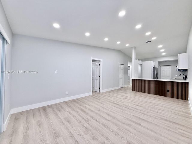 9254 NW 18th St, Pembroke Pines, FL 33024