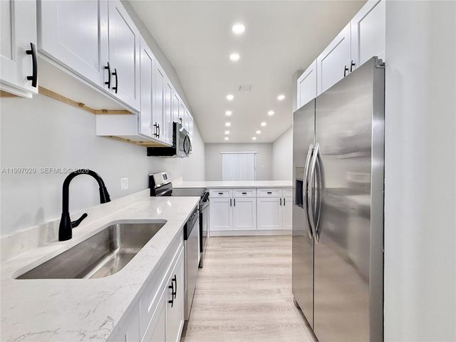 9254 NW 18th St, Pembroke Pines, FL 33024