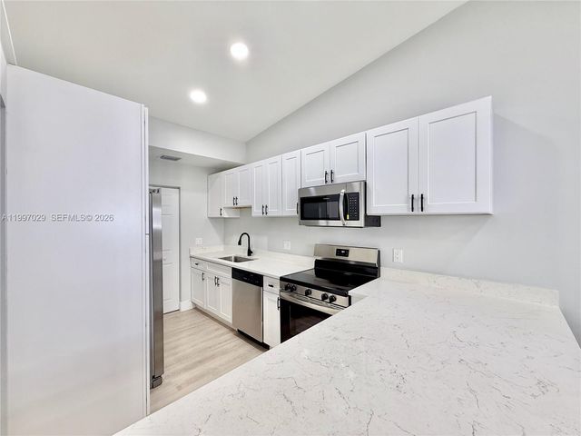 9254 NW 18th St, Pembroke Pines, FL 33024