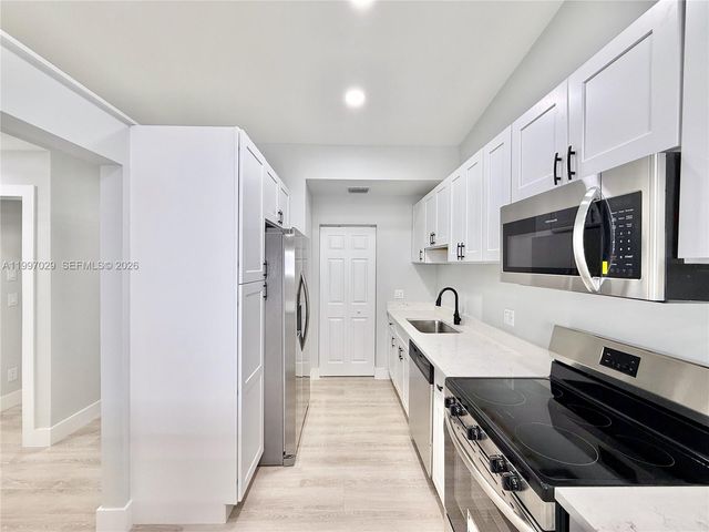 9254 NW 18th St, Pembroke Pines, FL 33024