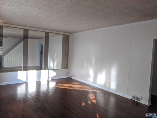 150 Englewood Avenue, Teaneck, NJ 07666
