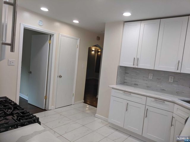 150 Englewood Avenue, Teaneck, NJ 07666