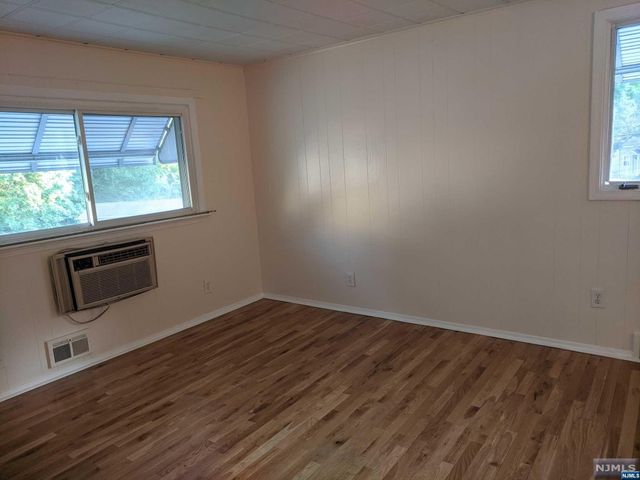 150 Englewood Avenue, Teaneck, NJ 07666