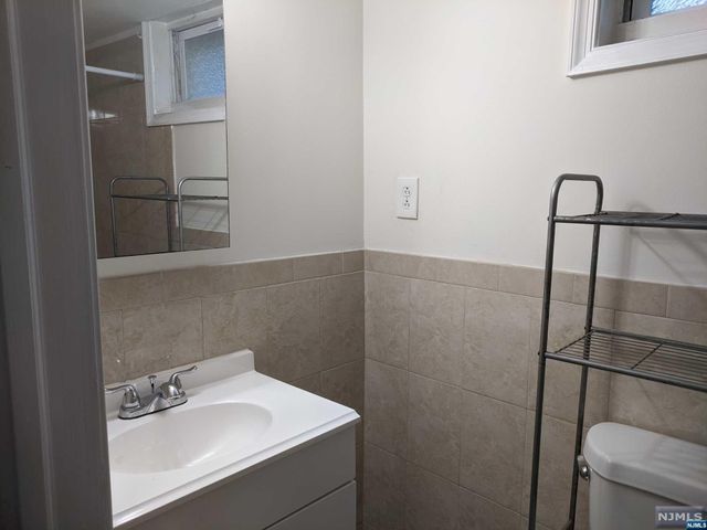 150 Englewood Avenue, Teaneck, NJ 07666