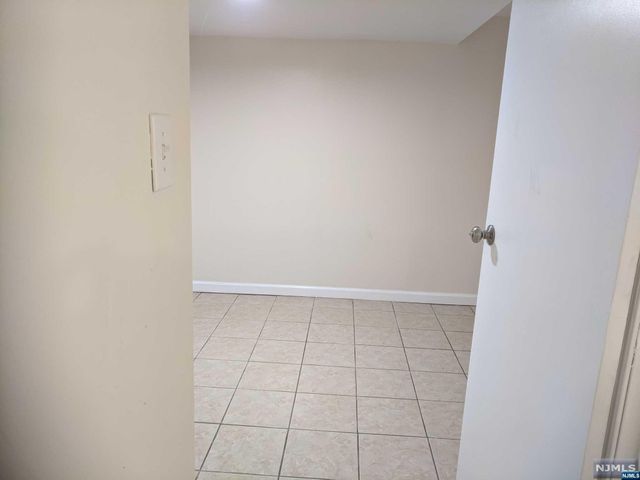 150 Englewood Avenue, Teaneck, NJ 07666