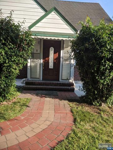 150 Englewood Avenue, Teaneck, NJ 07666