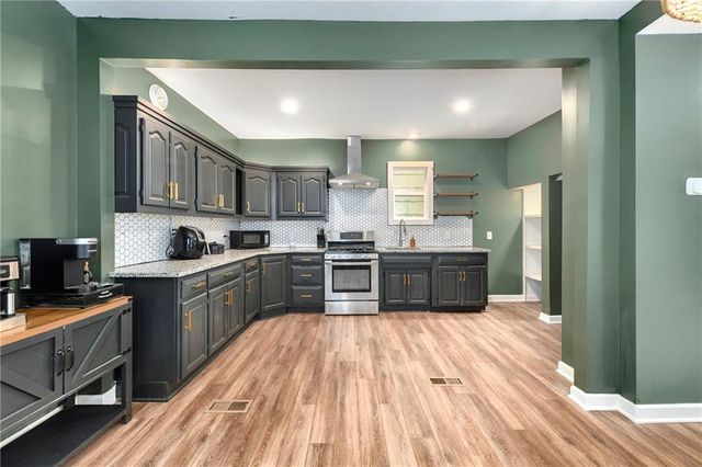 944 Sandusky Avenue, Kansas City, KS 66101