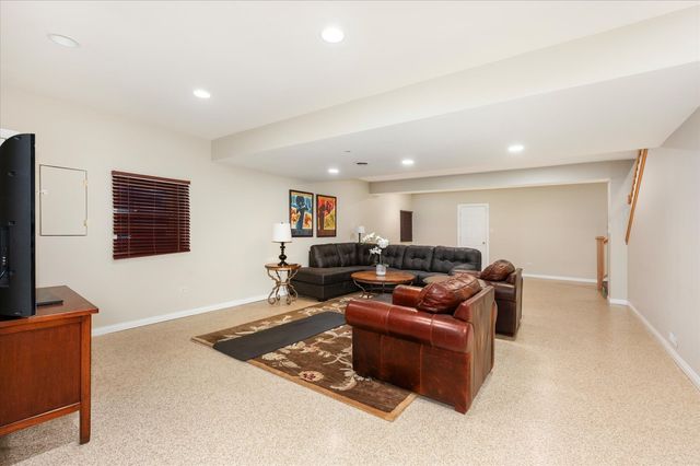 602 S Sunnyside Avenue, Elmhurst, IL 60126