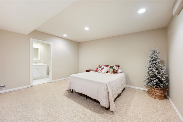 602 S Sunnyside Avenue, Elmhurst, IL 60126