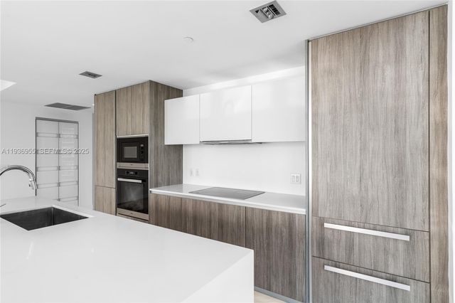 2900 NE 7th Ave 1402, Miami, FL 33137